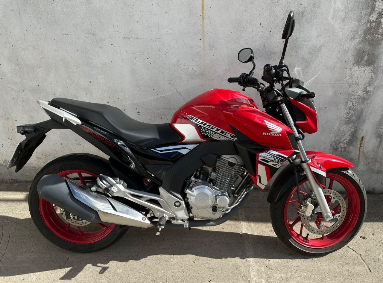 Honda CB Usada en Santa Fe, deRuedas