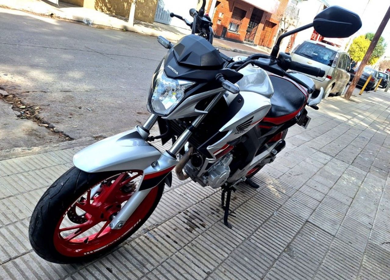 Honda CB Usada Financiado en Córdoba, deRuedas