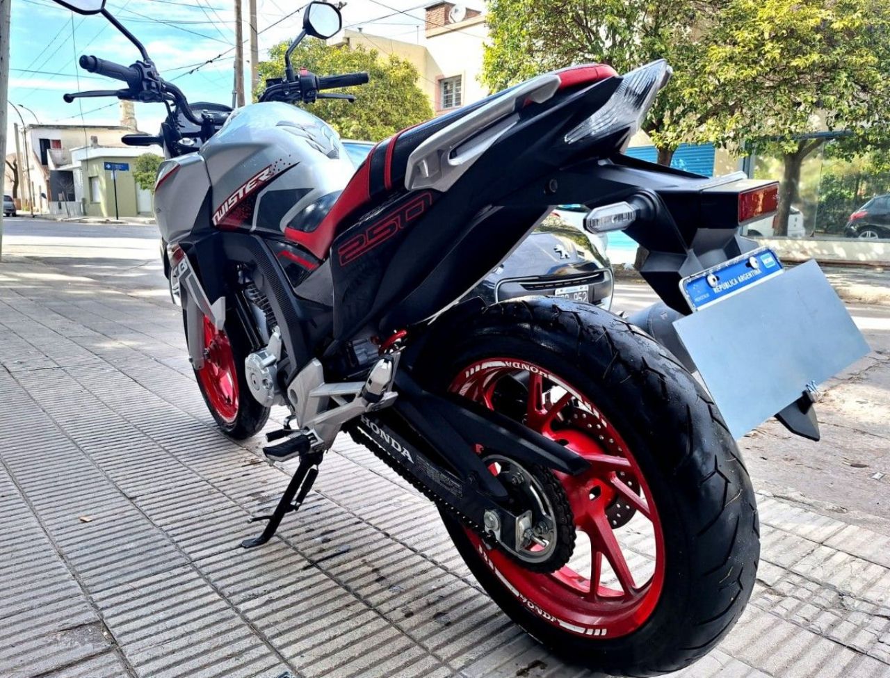 Honda CB Usada Financiado en Córdoba, deRuedas