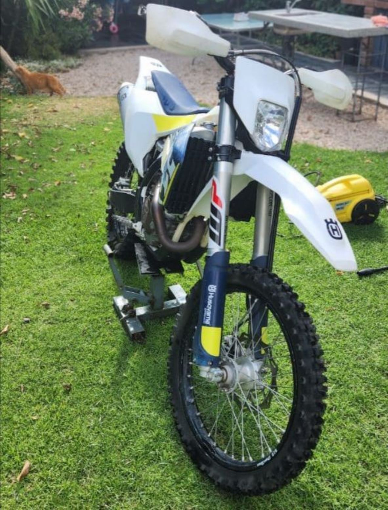 Husqvarna Enduro Usada en Mendoza, deRuedas