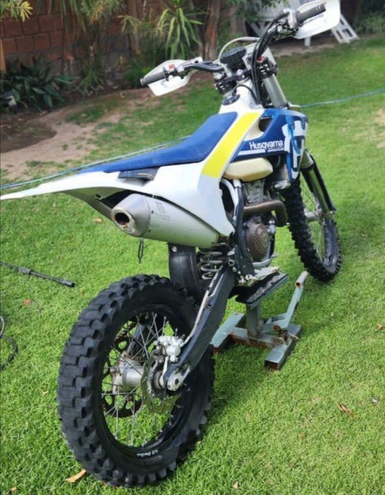 Husqvarna Enduro Usada en Mendoza, deRuedas