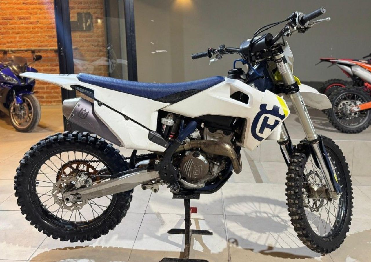 Husqvarna FC Usada en San Juan, deRuedas