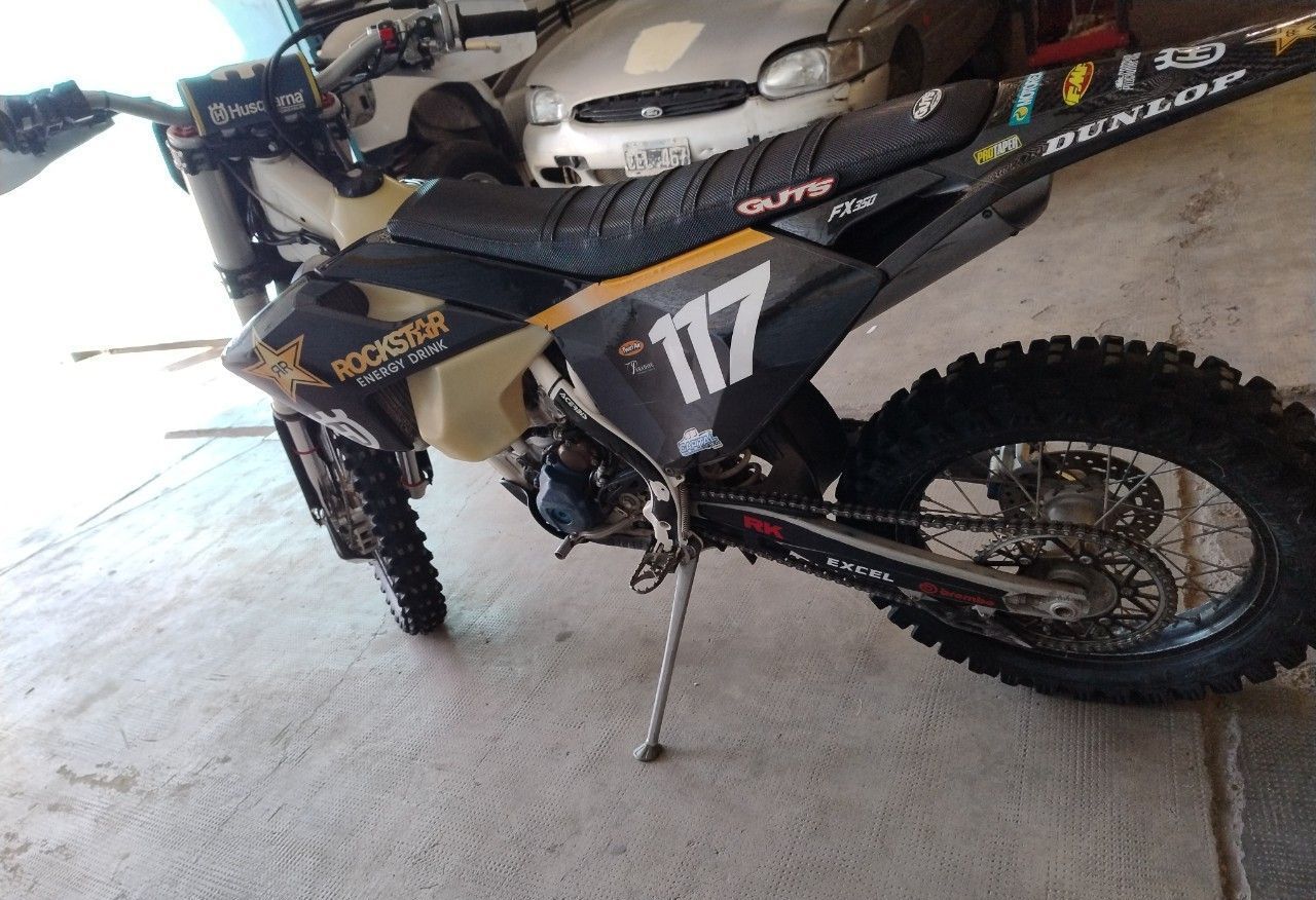 Husqvarna FX Usada en San Juan, deRuedas