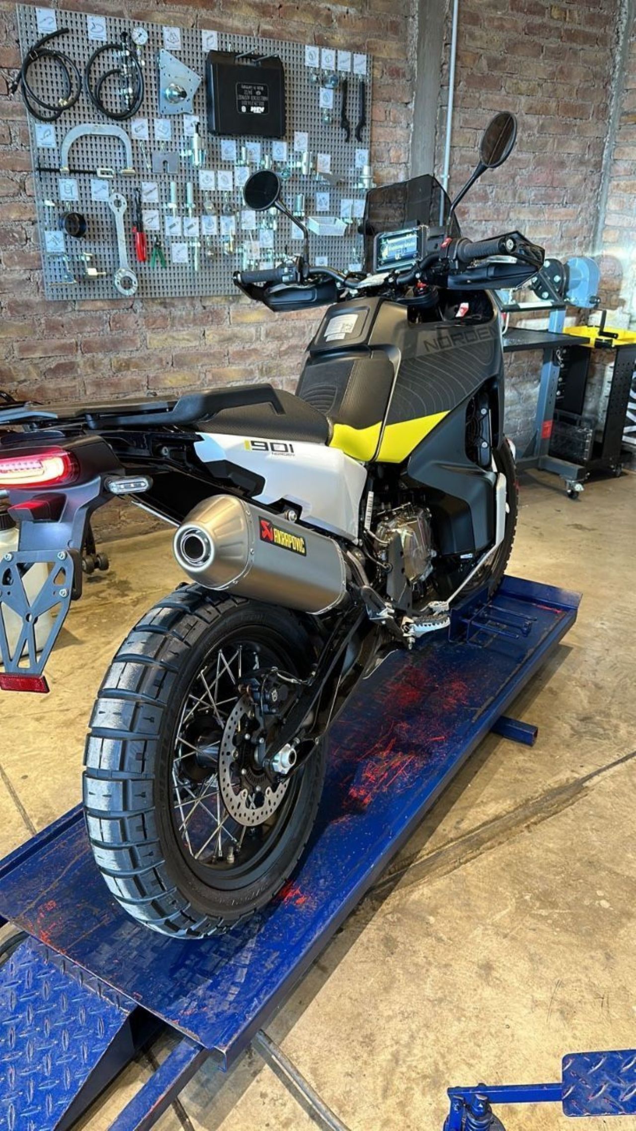 Husqvarna Norden Nueva en Mendoza, deRuedas