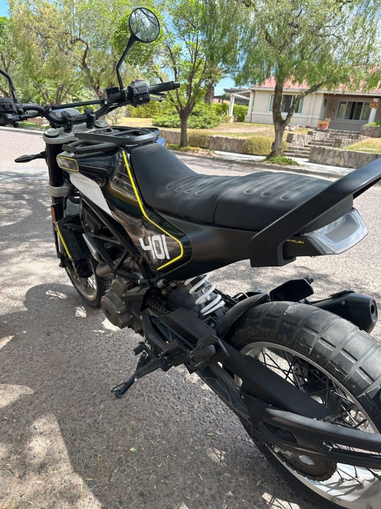 Husqvarna Svartpilen Usada en Mendoza, deRuedas