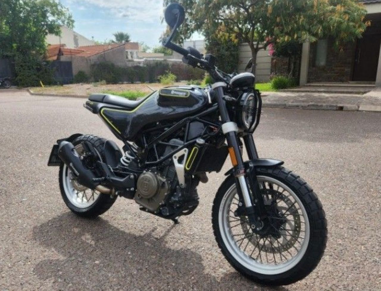 Husqvarna Svartpilen Usada en Mendoza, deRuedas