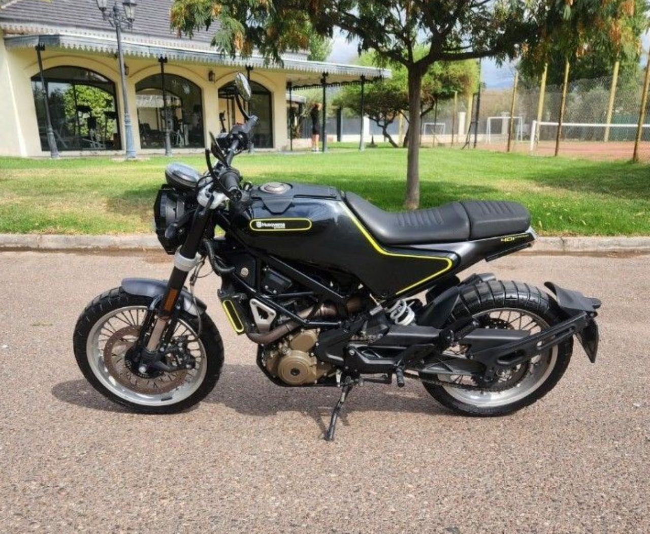 Husqvarna Svartpilen Usada en Mendoza, deRuedas