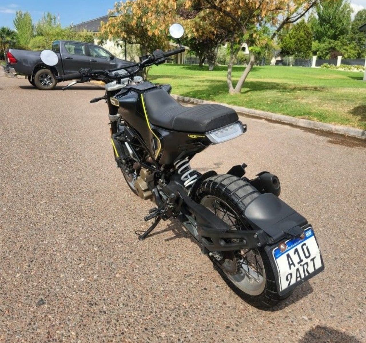 Husqvarna Svartpilen Usada en Mendoza, deRuedas