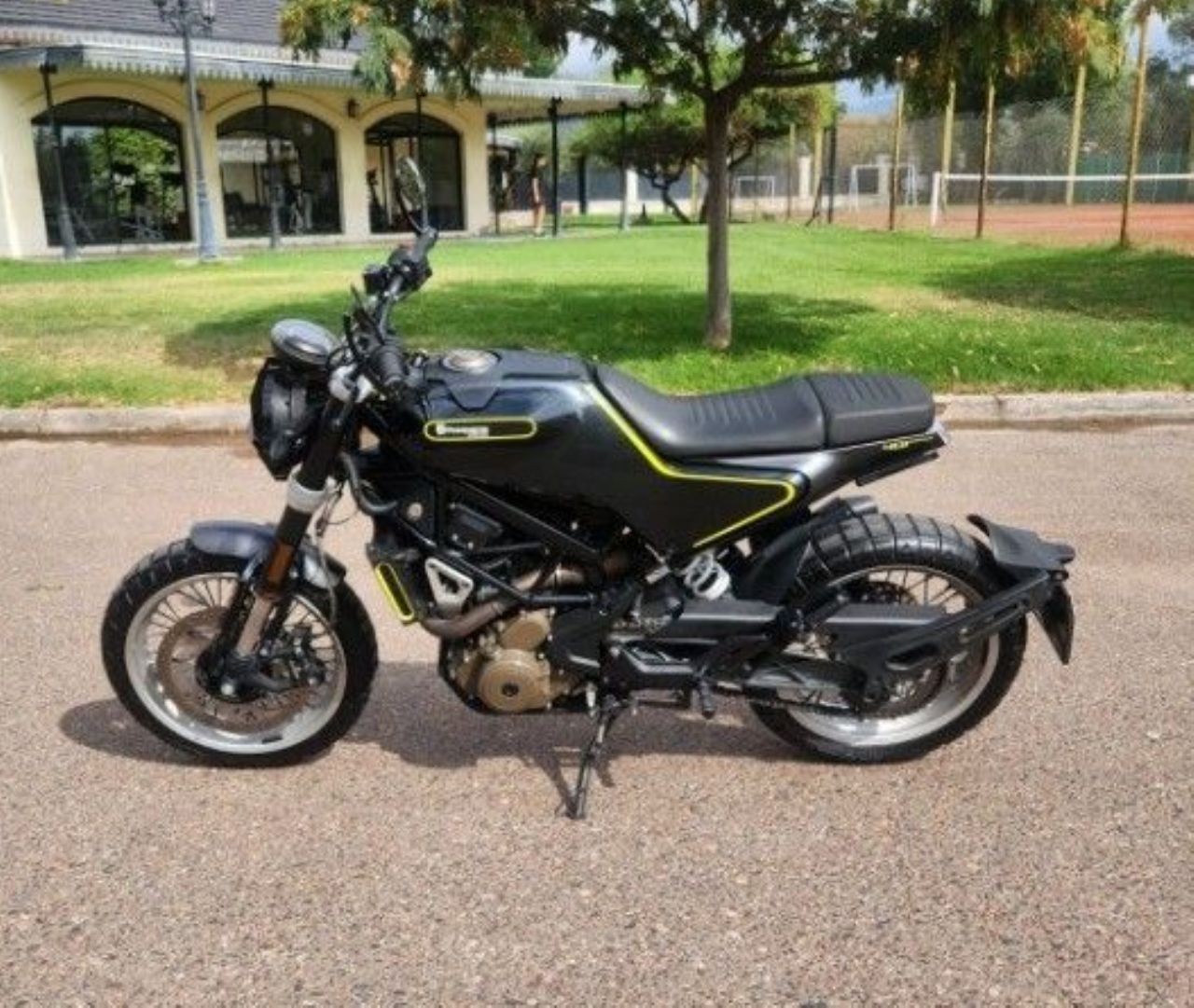 Husqvarna Svartpilen Usada en Mendoza, deRuedas