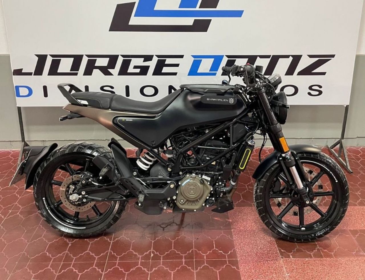 Husqvarna Svartpilen Usada en Mendoza, deRuedas