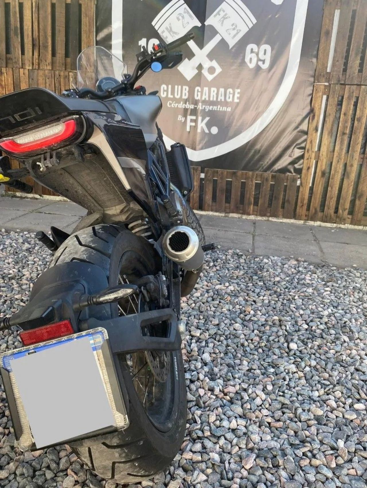 Husqvarna Svartpilen Usada Financiado en Córdoba, deRuedas