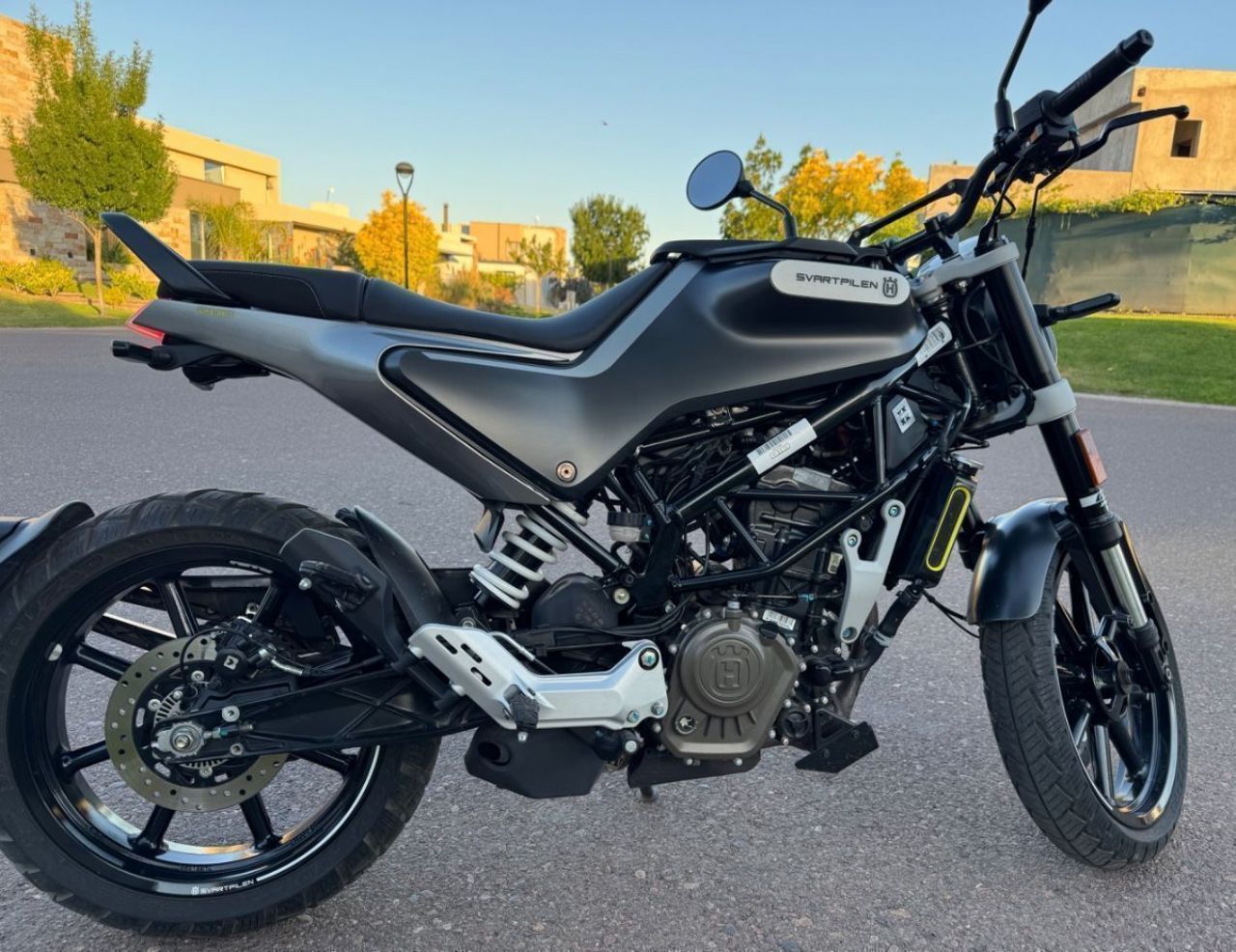 Husqvarna Svartpilen Usada en Mendoza, deRuedas