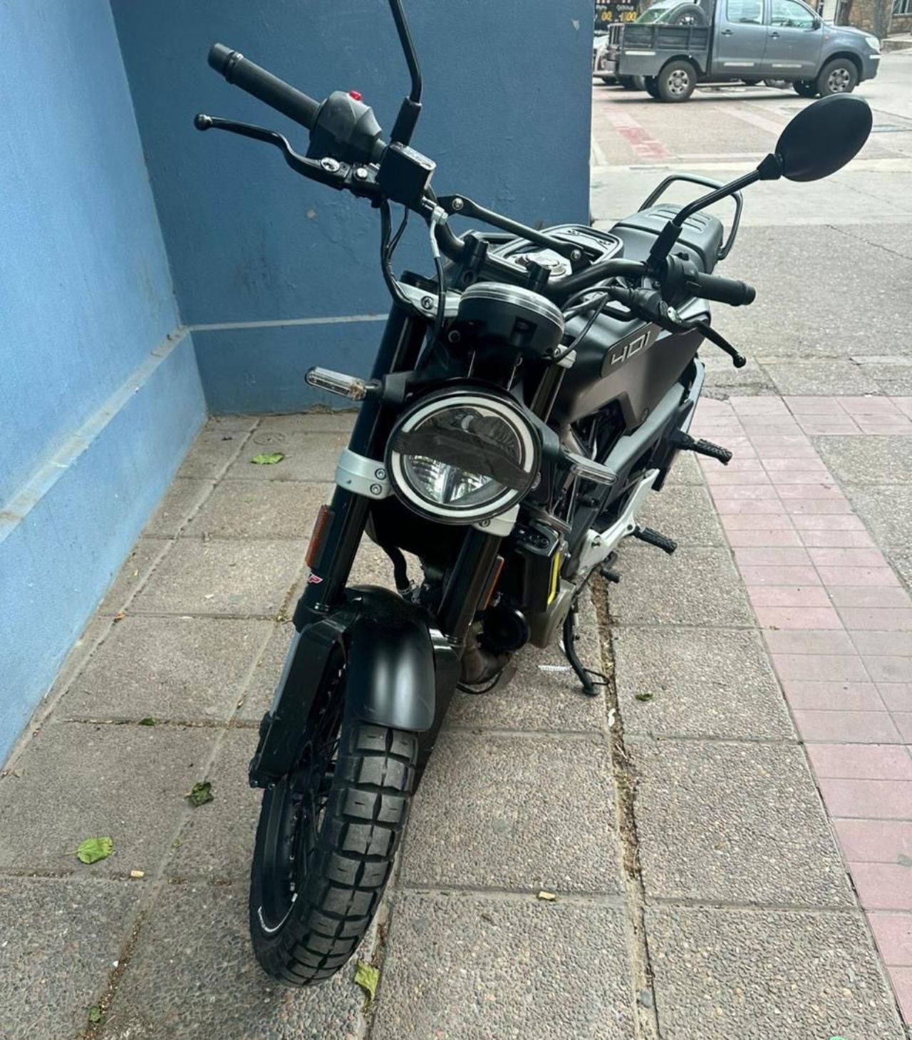 Husqvarna Svartpilen Usada en Mendoza, deRuedas