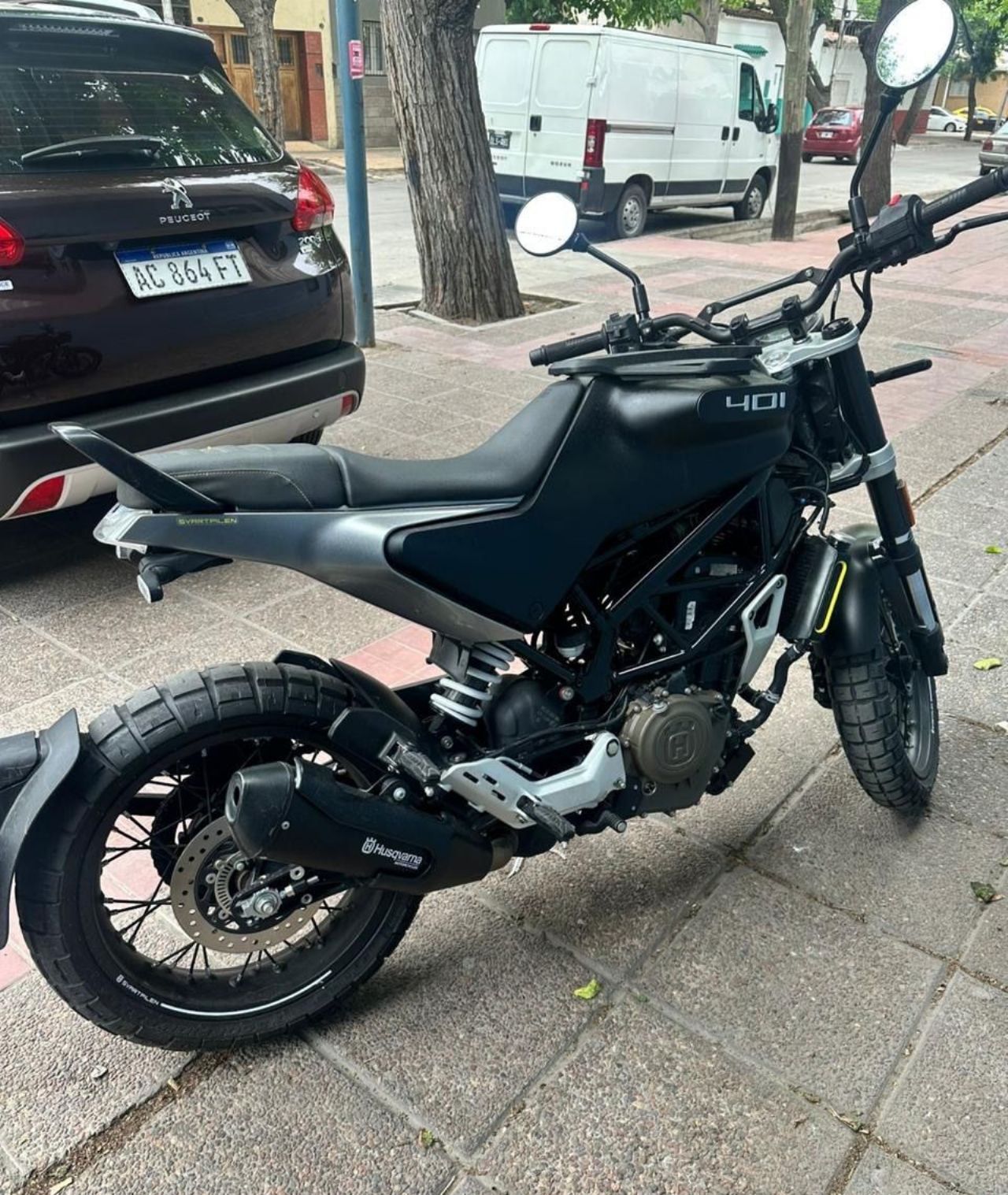 Husqvarna Svartpilen Usada en Mendoza, deRuedas