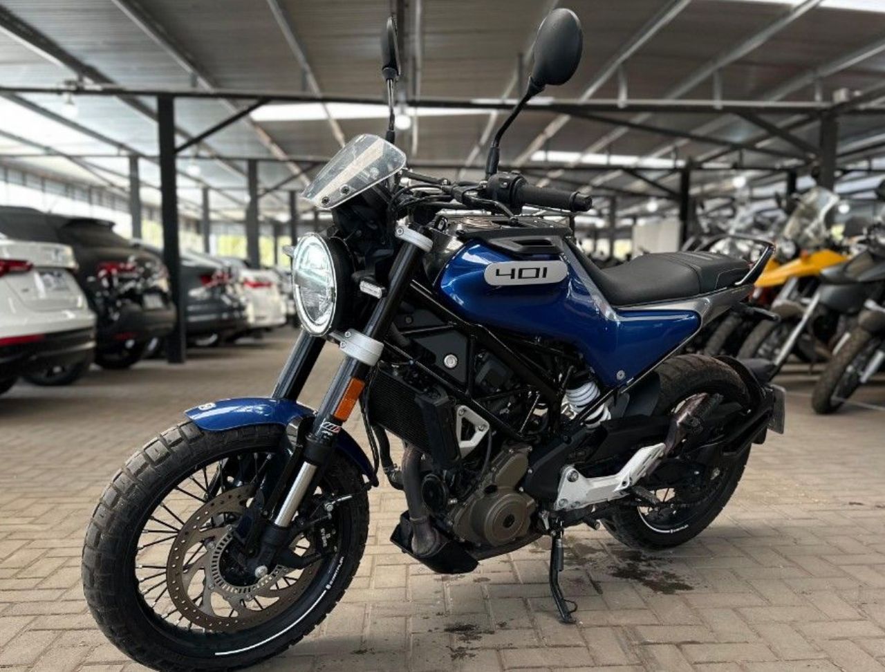 Husqvarna Svartpilen Usada Financiado en Córdoba, deRuedas