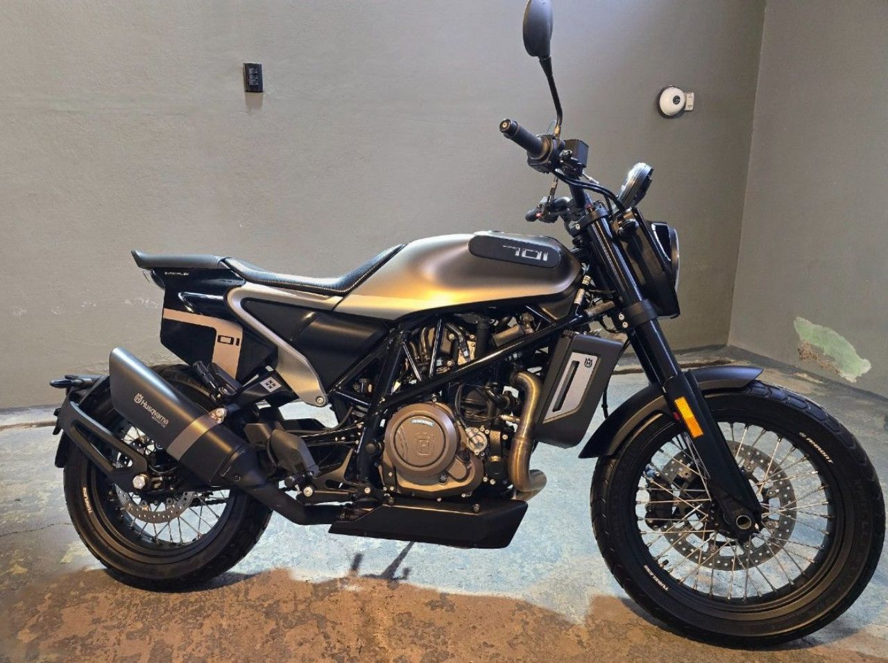 Husqvarna Svartpilen Usada Financiado en Mendoza, deRuedas