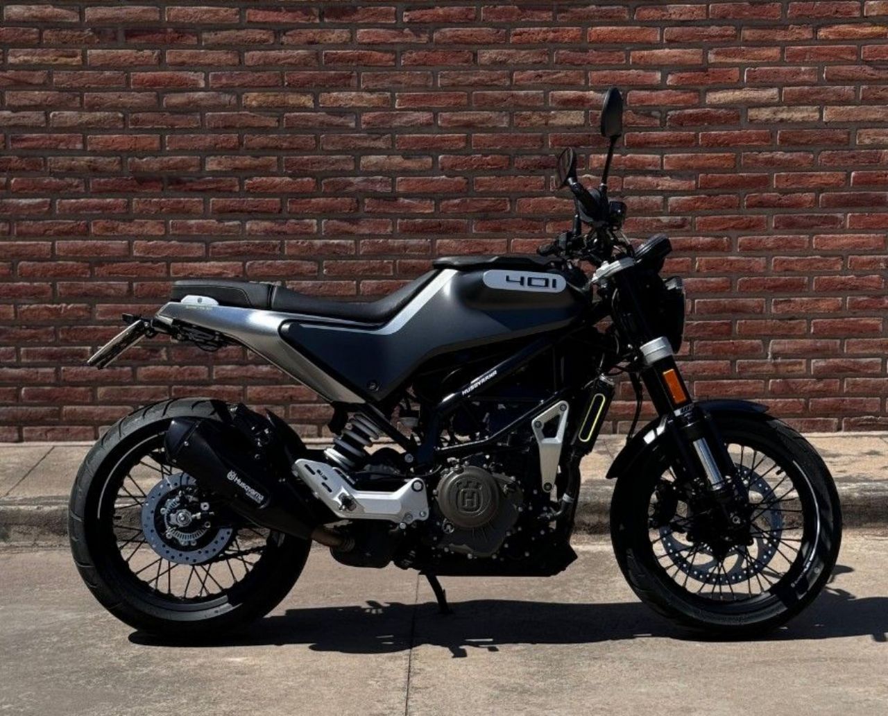 Husqvarna Svartpilen Usada en Córdoba, deRuedas