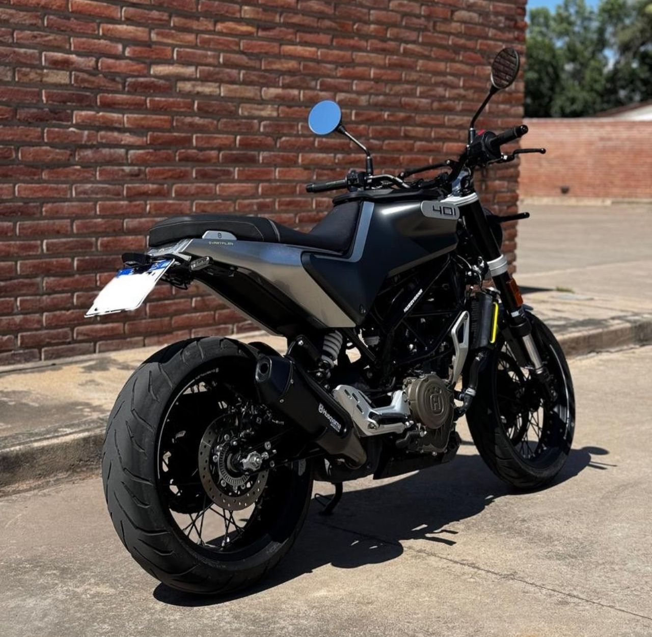 Husqvarna Svartpilen Usada en Córdoba, deRuedas