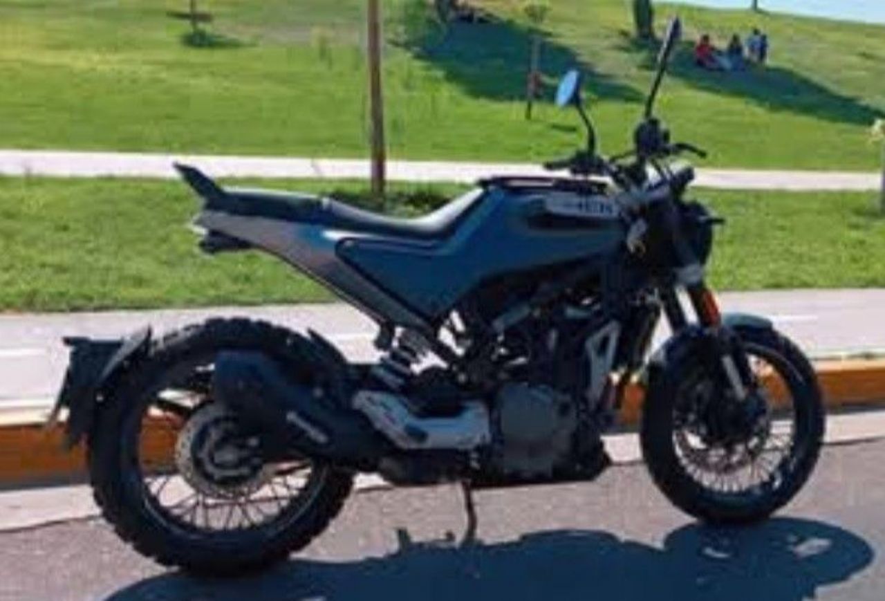 Husqvarna Svartpilen Usada en Mendoza, deRuedas