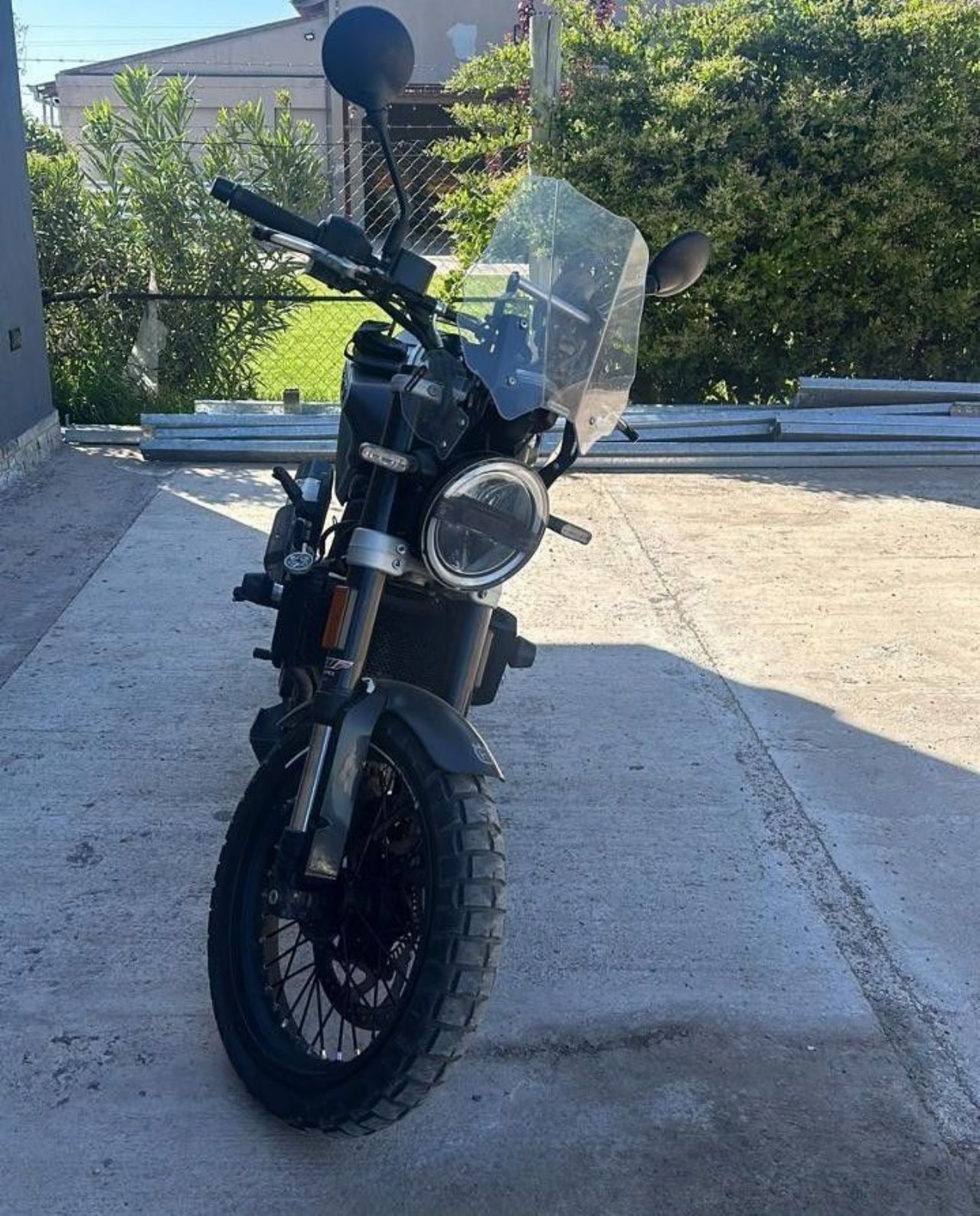 Husqvarna Svartpilen Usada en Mendoza, deRuedas