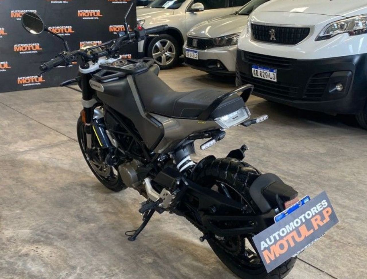 Husqvarna Svartpilen Usada en Mendoza, deRuedas
