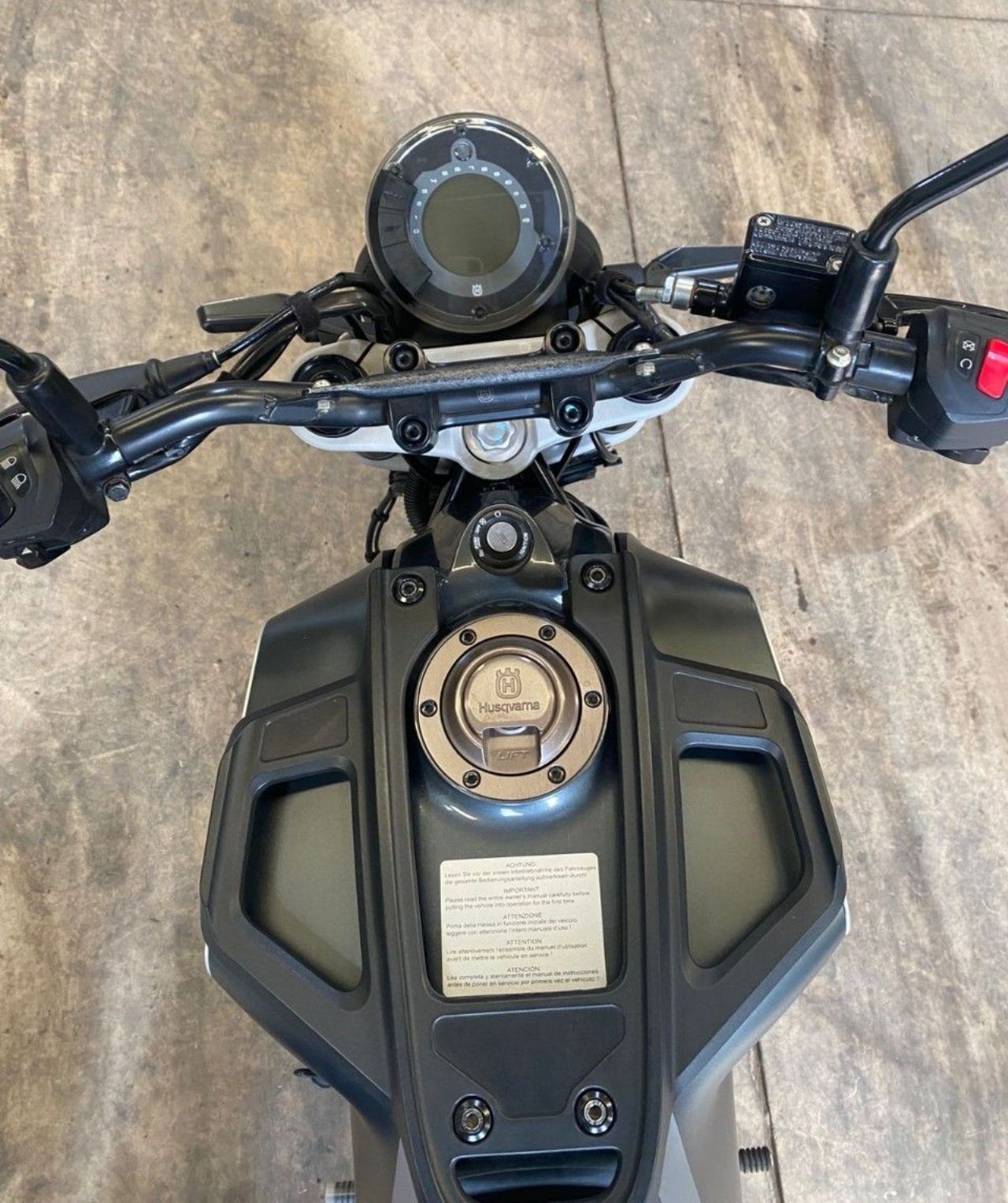 Husqvarna Svartpilen Usada en Mendoza, deRuedas