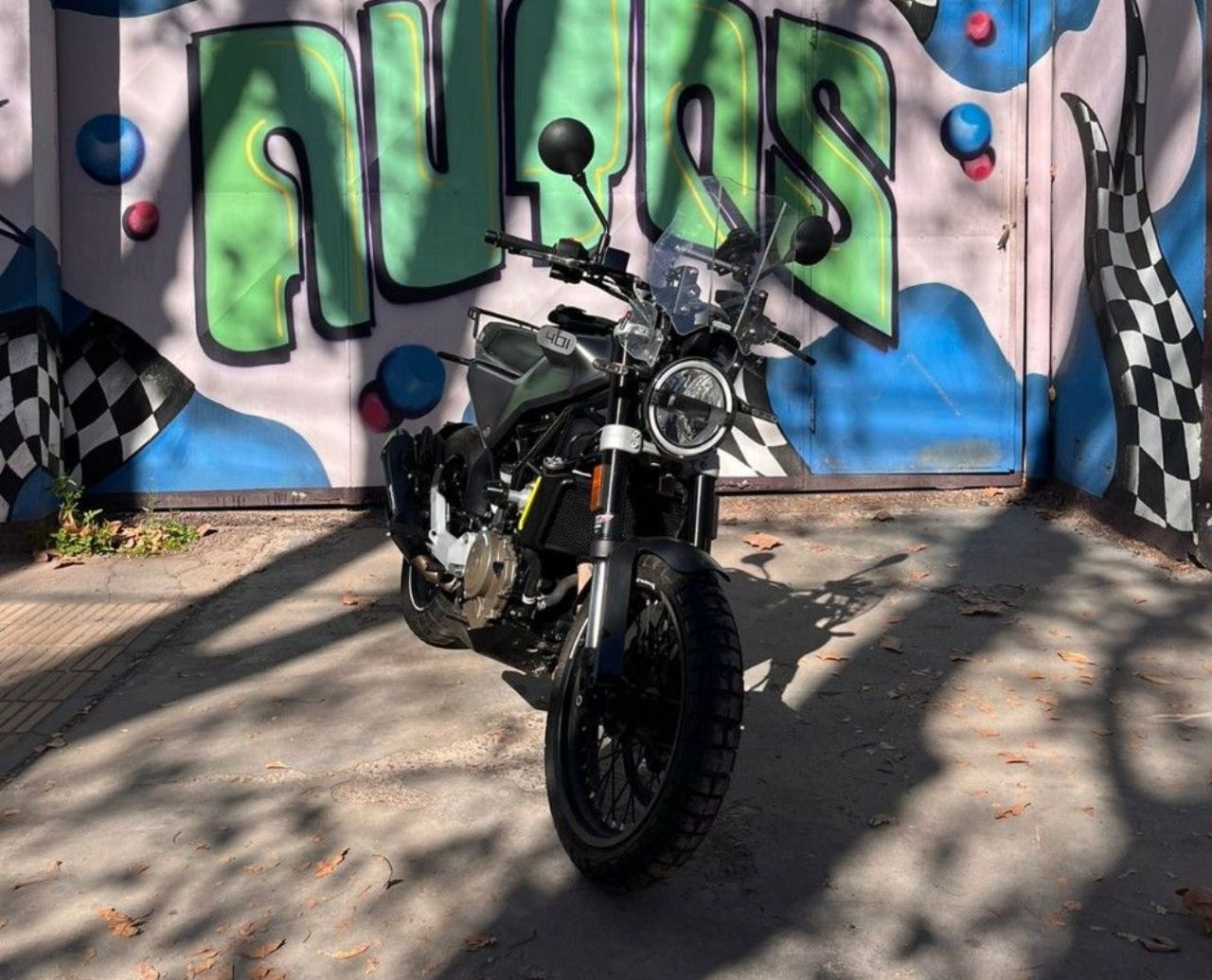 Husqvarna Svartpilen Usada en Mendoza, deRuedas