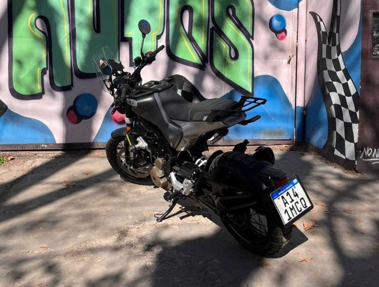 Husqvarna Svartpilen Usada en Mendoza, deRuedas