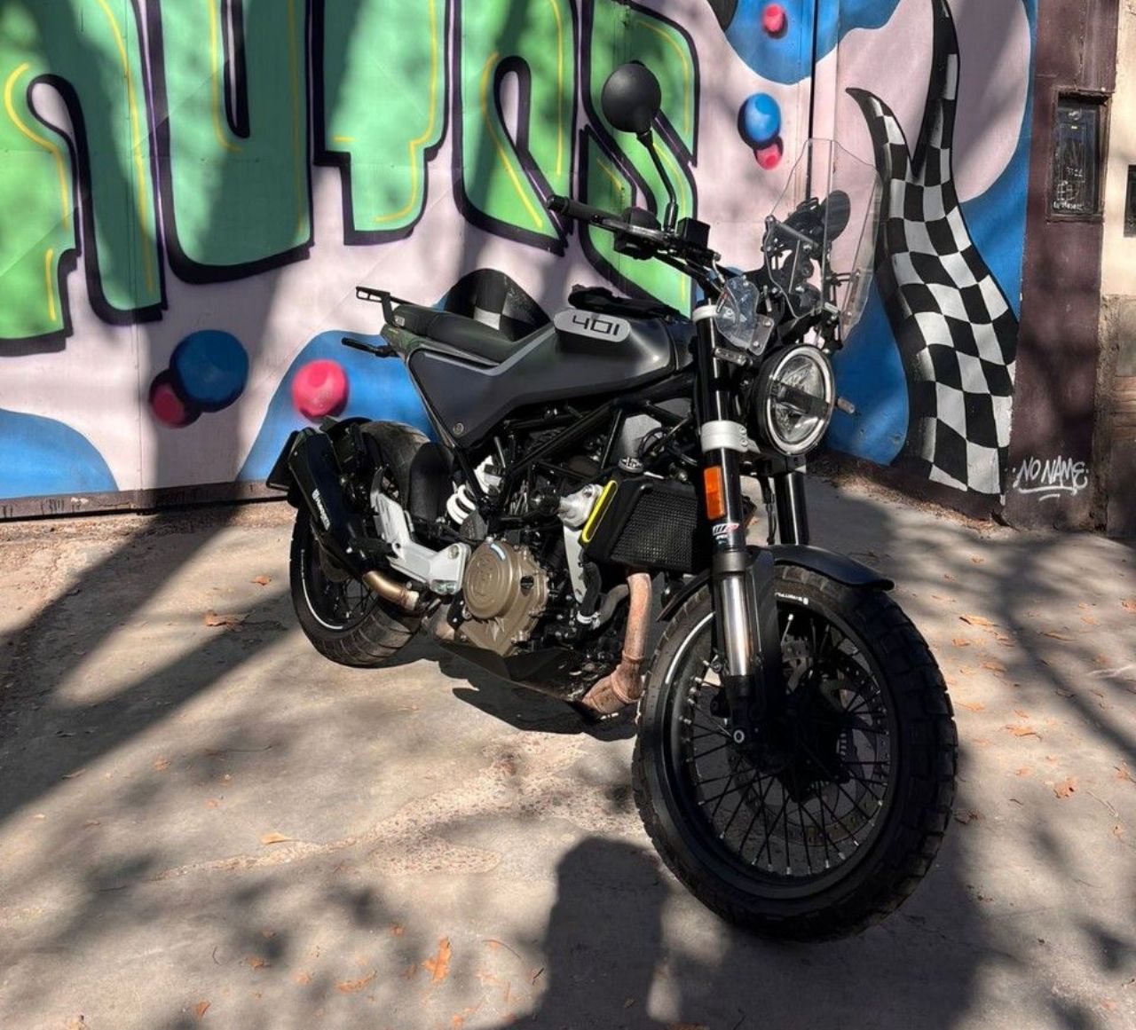 Husqvarna Svartpilen Usada en Mendoza, deRuedas
