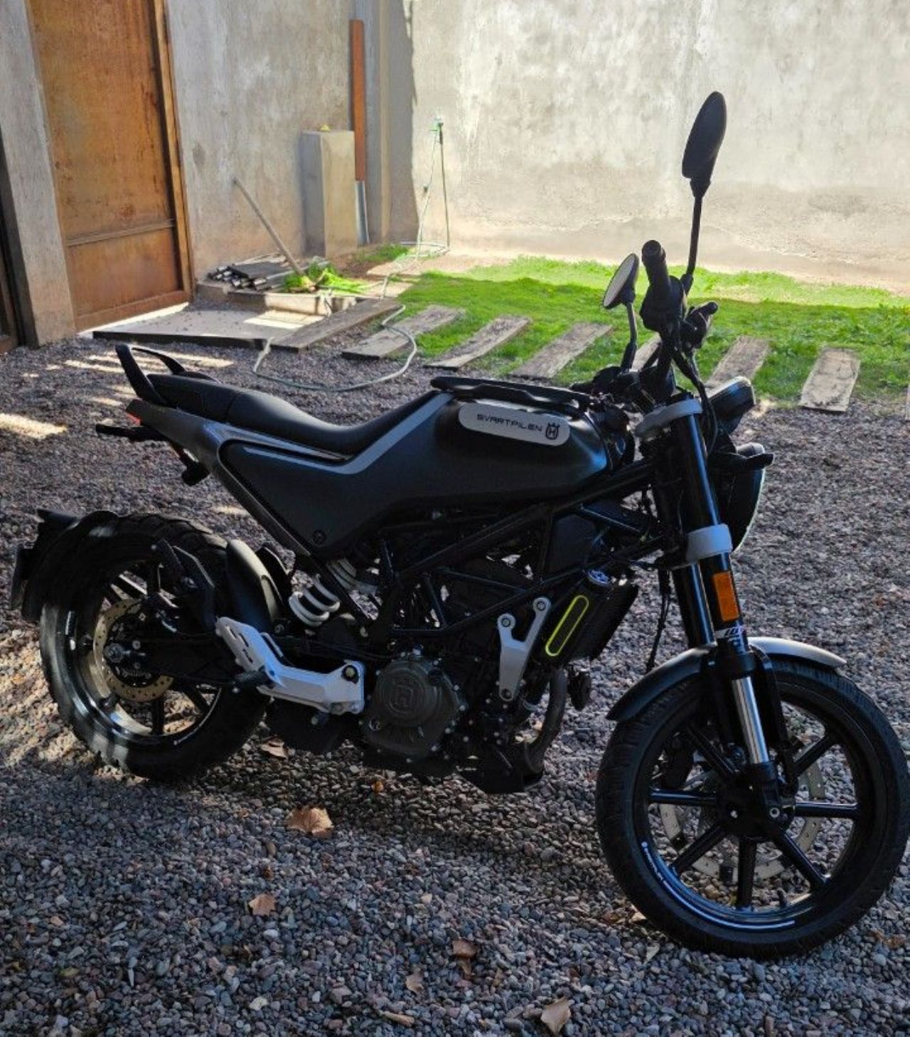 Husqvarna Svartpilen Usada en Mendoza, deRuedas