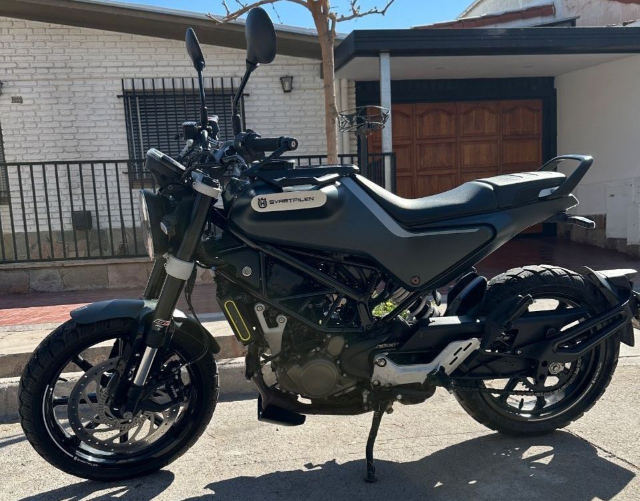 Husqvarna Svartpilen Usada en Mendoza, deRuedas