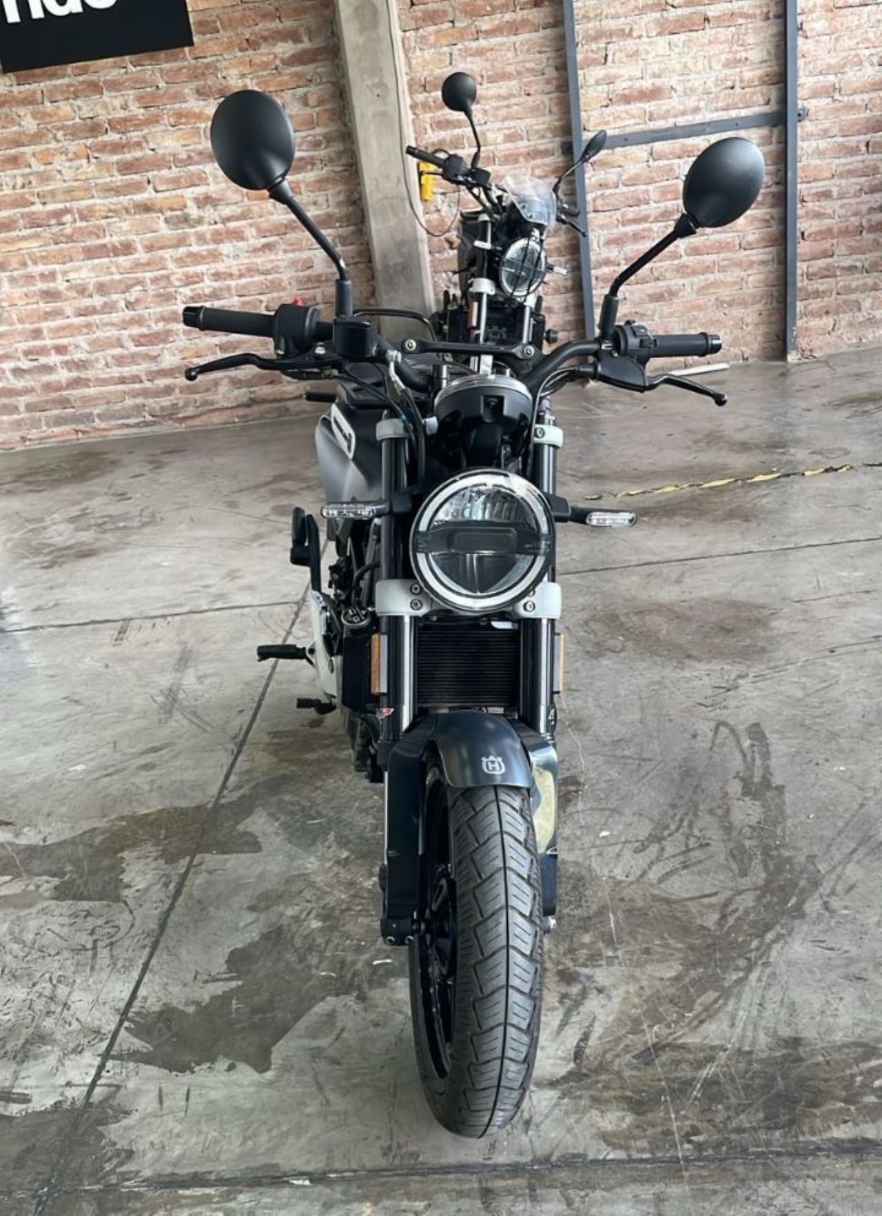 Husqvarna Svartpilen Usada en Mendoza, deRuedas