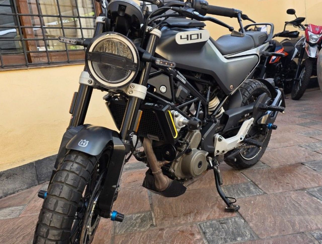 Husqvarna Svartpilen Usada en Mendoza, deRuedas