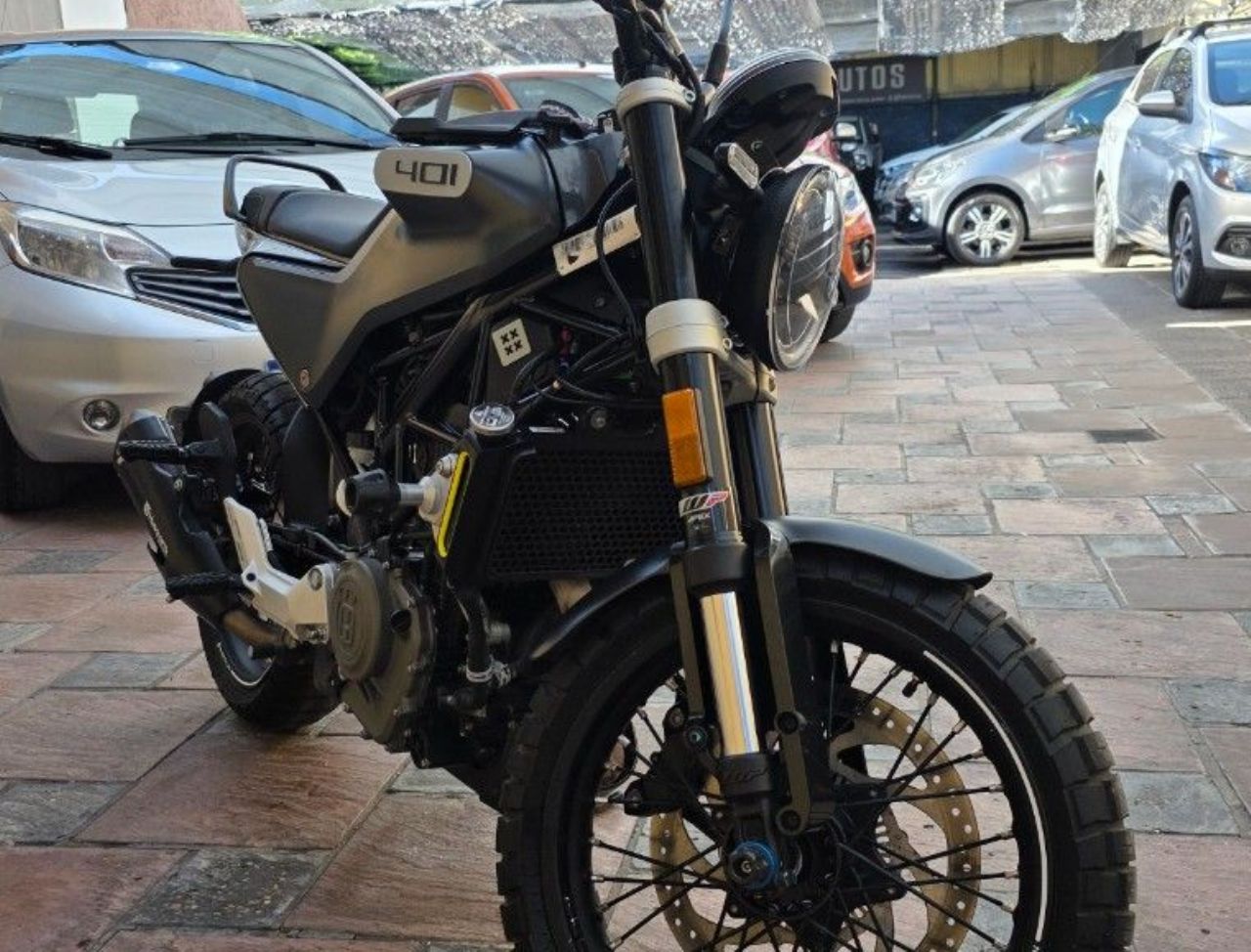 Husqvarna Svartpilen Usada en Mendoza, deRuedas