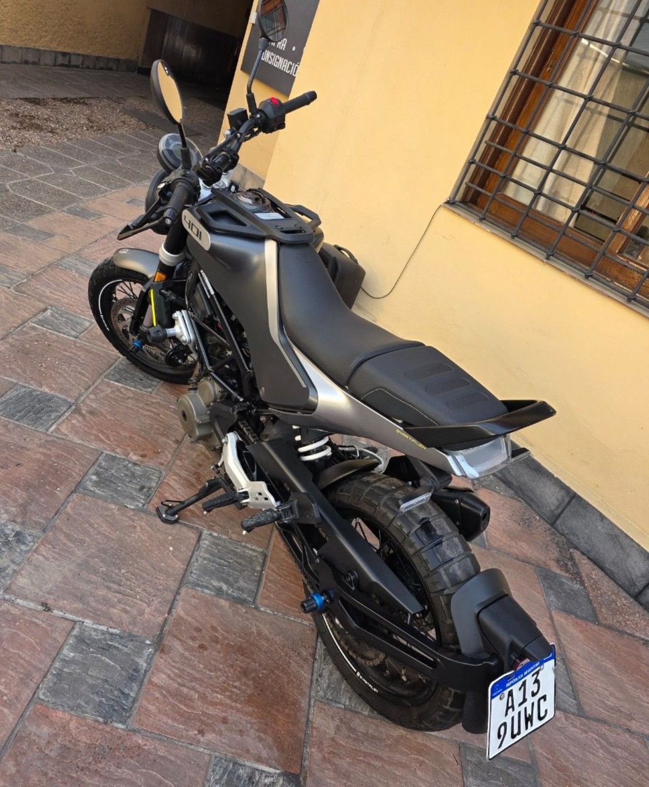 Husqvarna Svartpilen Usada en Mendoza, deRuedas