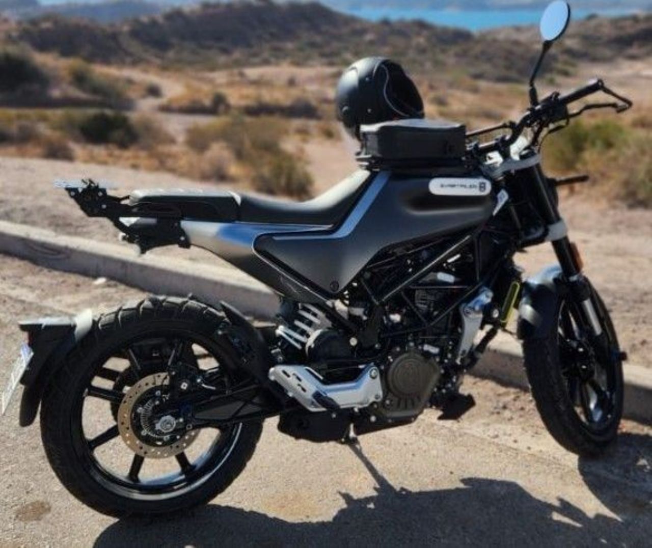 Husqvarna Svartpilen Usada en Mendoza, deRuedas