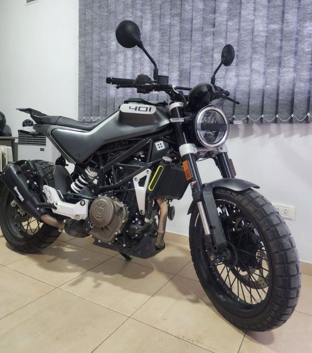 Husqvarna Svartpilen Usada en Mendoza, deRuedas