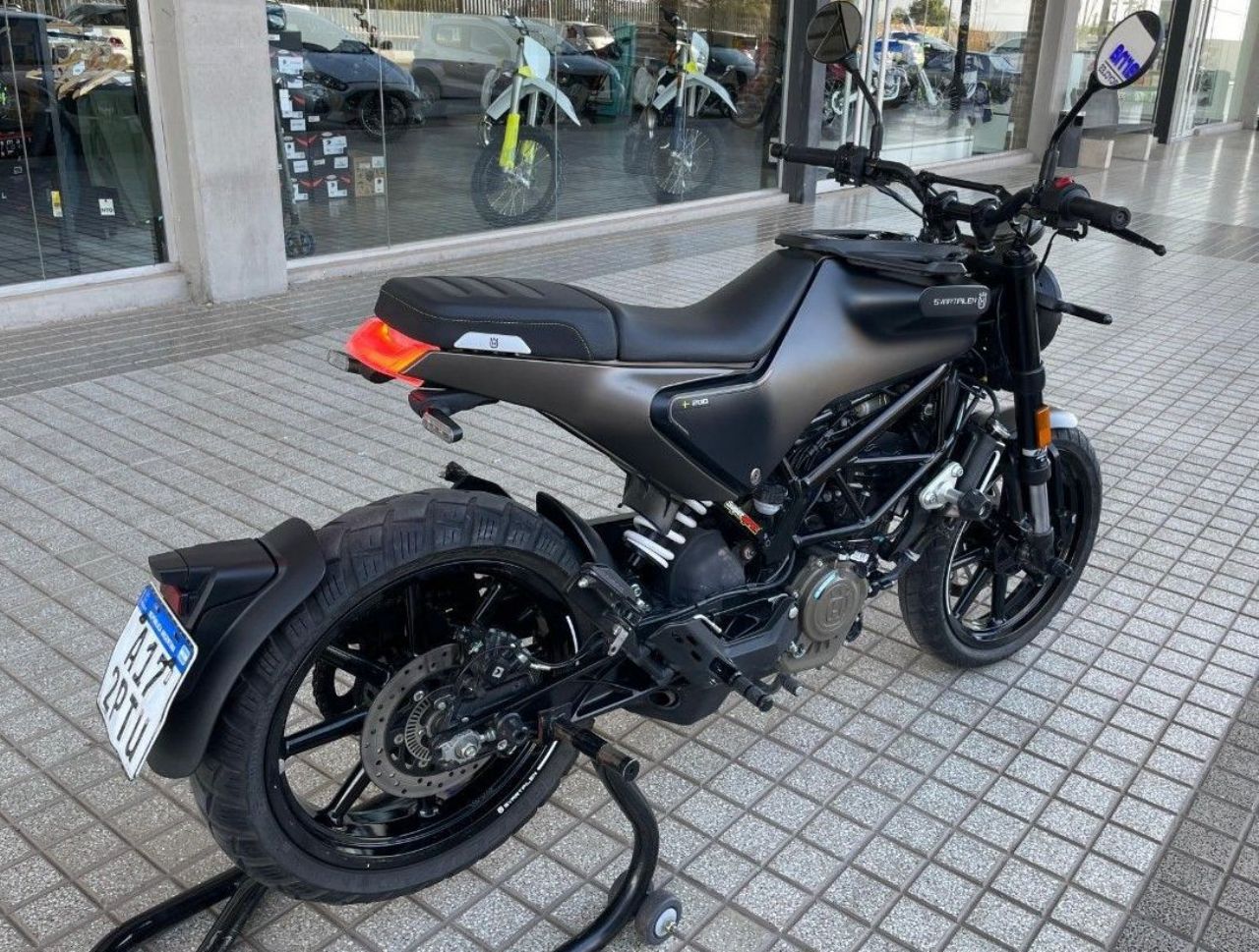 Husqvarna Svartpilen Usada en Mendoza, deRuedas