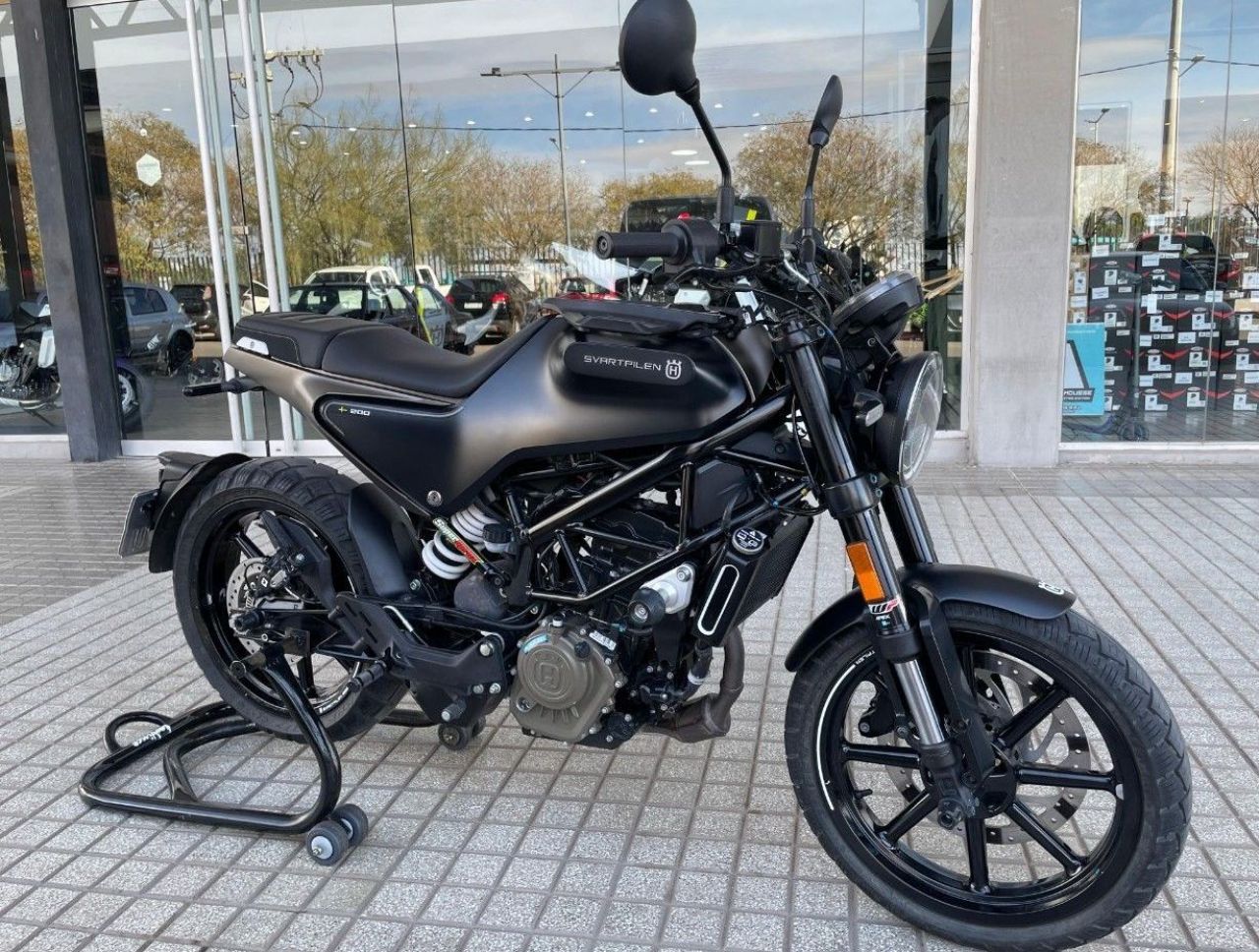 Husqvarna Svartpilen Usada en Mendoza, deRuedas