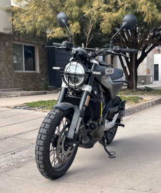 Husqvarna Svartpilen Usada en Mendoza