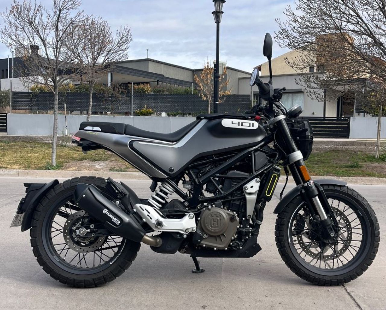 Husqvarna Svartpilen Usada en Mendoza, deRuedas