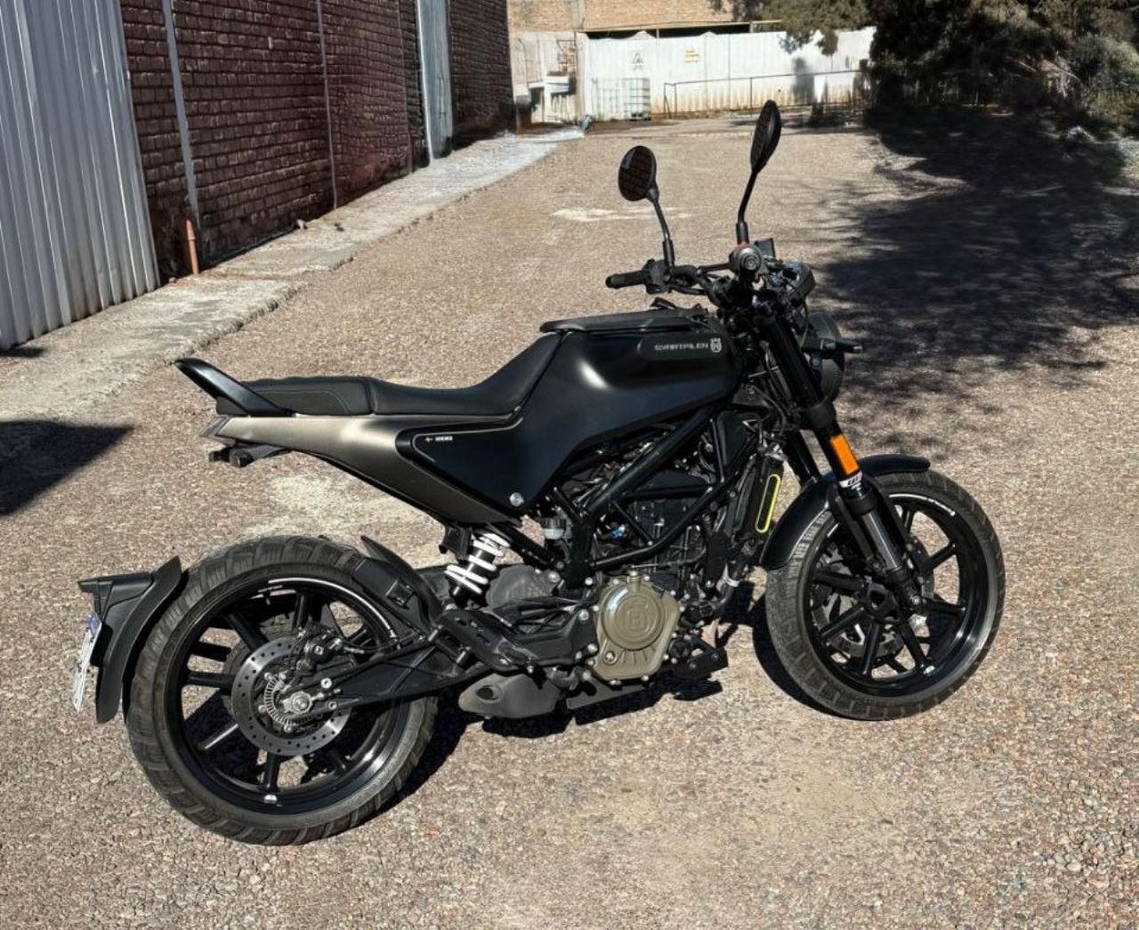 Husqvarna Svartpilen Usada en Mendoza, deRuedas