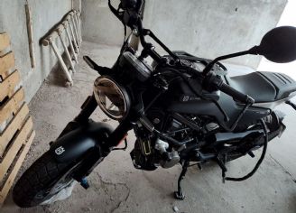 Husqvarna Svartpilen Usada en Mendoza