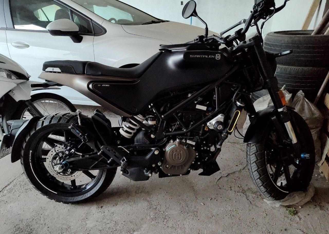 Husqvarna Svartpilen Usada en Mendoza, deRuedas