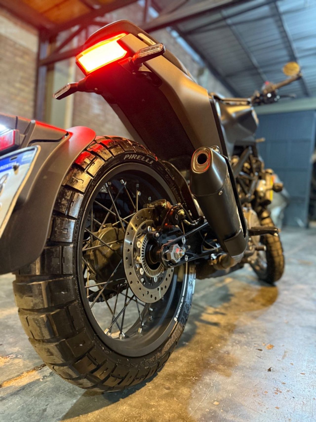 Husqvarna Svartpilen Usada en Mendoza, deRuedas