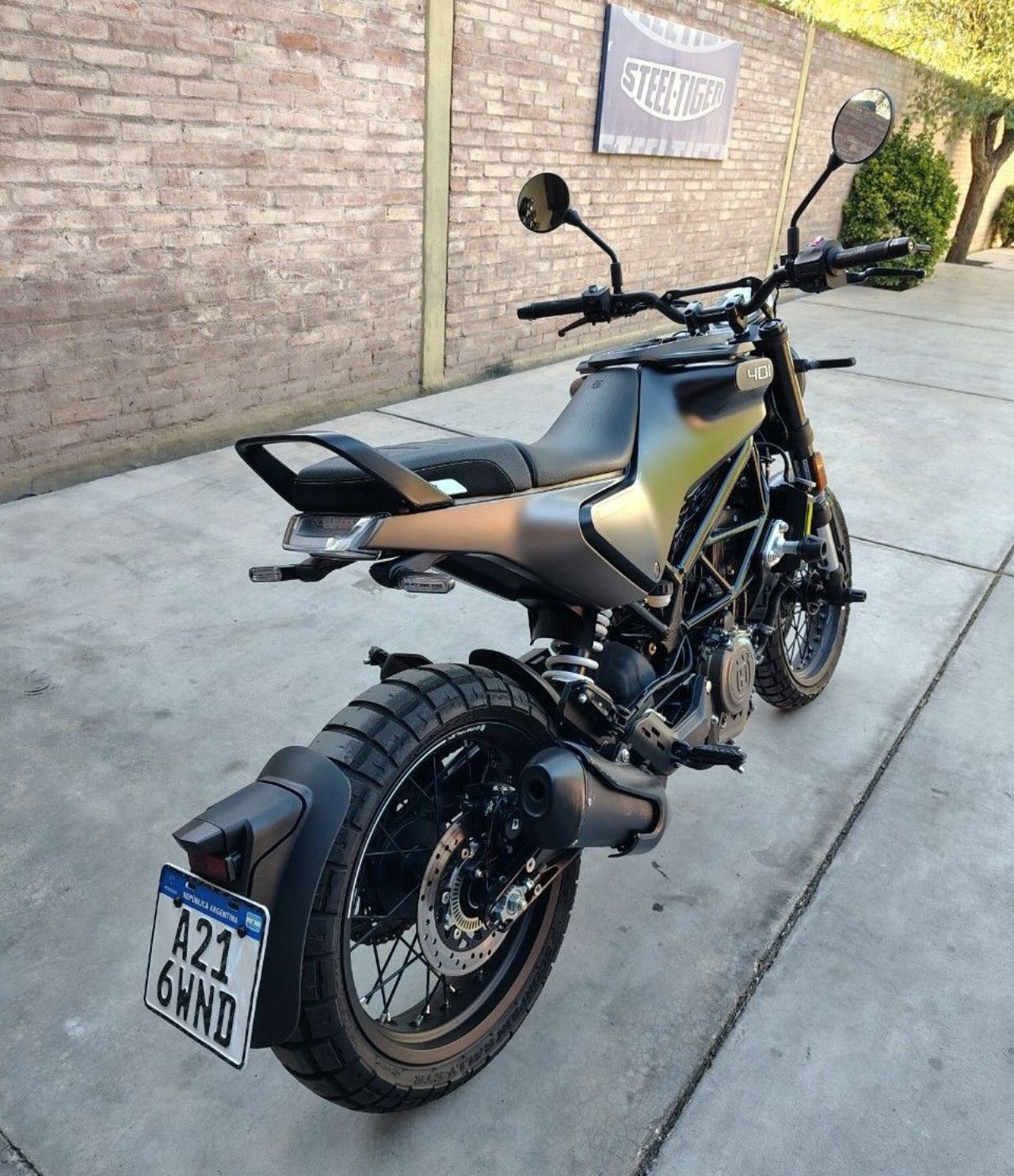 Husqvarna Svartpilen Usada en Mendoza, deRuedas