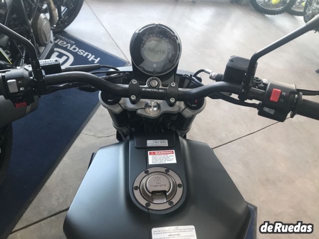 Husqvarna Svartpilen Nueva en Mendoza, deRuedas