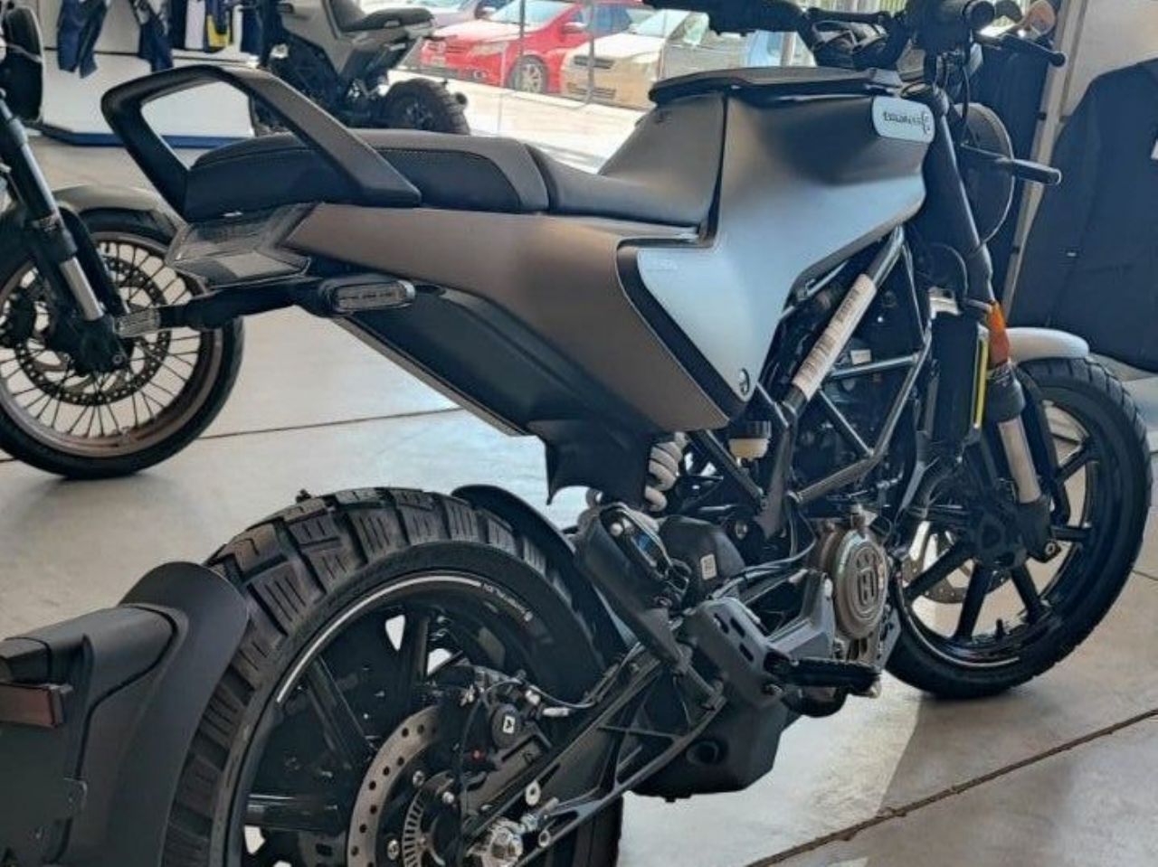 Husqvarna Svartpilen Nueva en Mendoza, deRuedas