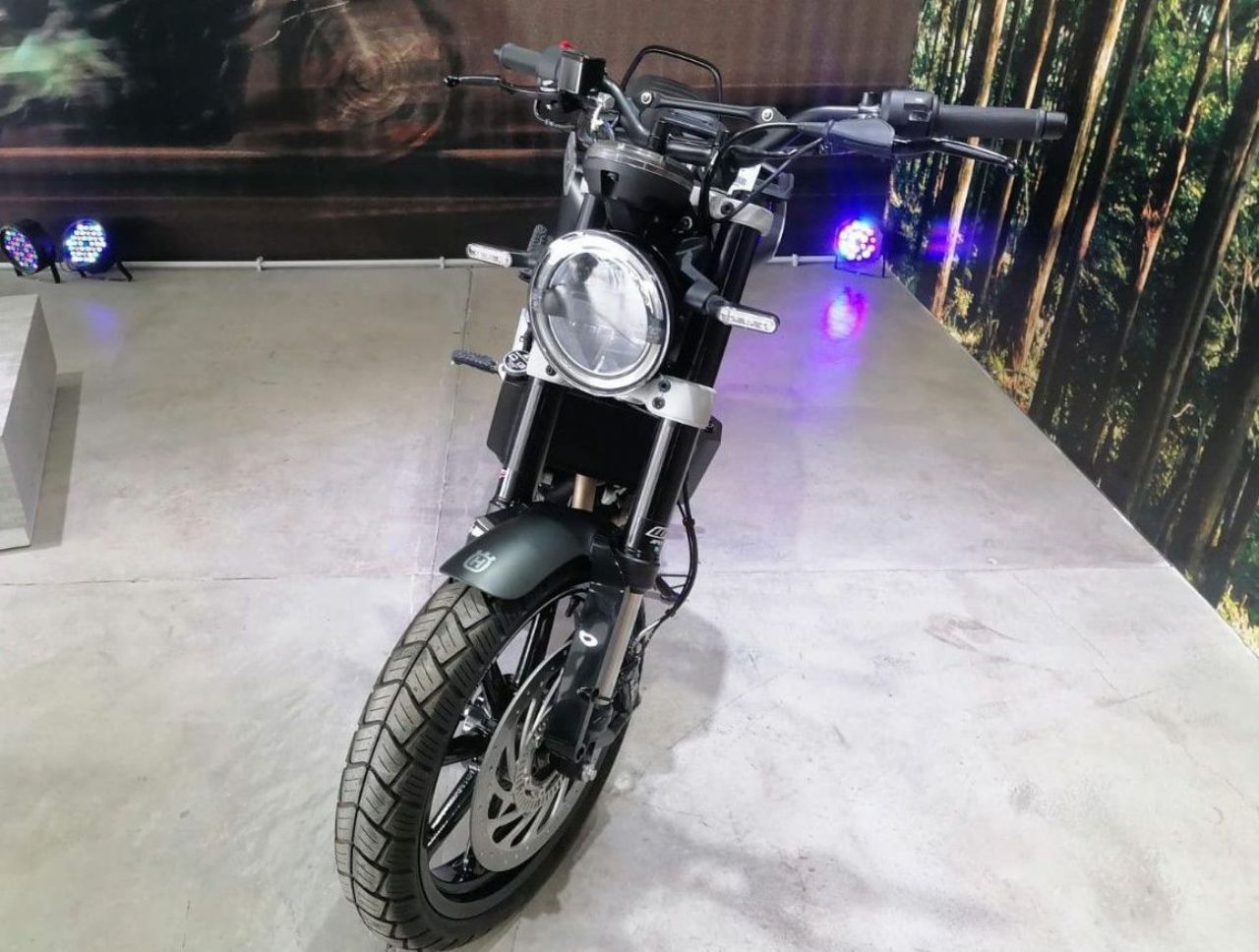 Husqvarna Svartpilen Nueva en Mendoza, deRuedas