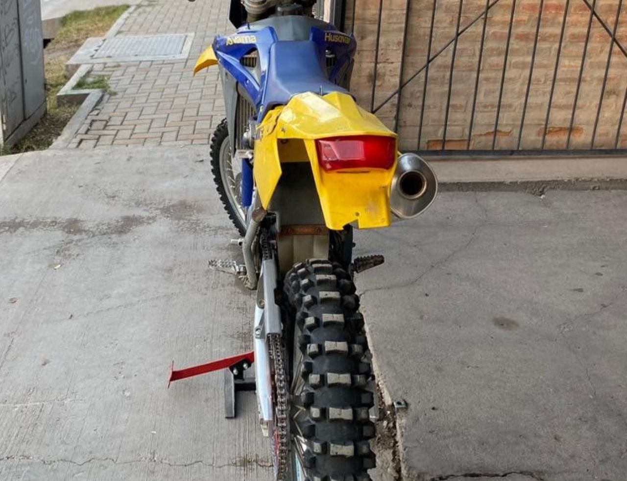 Husqvarna TE Usada en San Juan, deRuedas